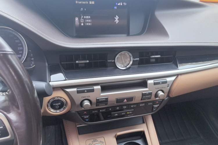 Used Lexus ES 2015 300h Comfort Edition Audio And AC Panel