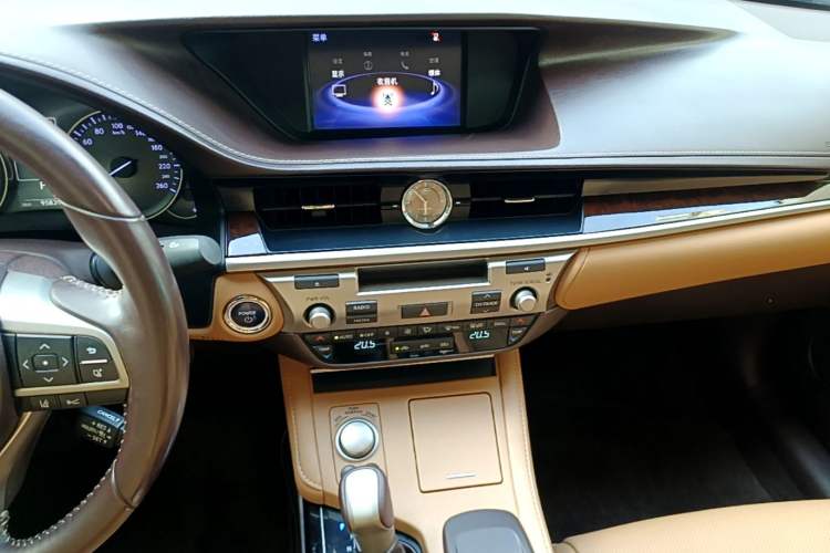 Used Lexus ES 2015 300h Comfort Edition Audio And AC Panel