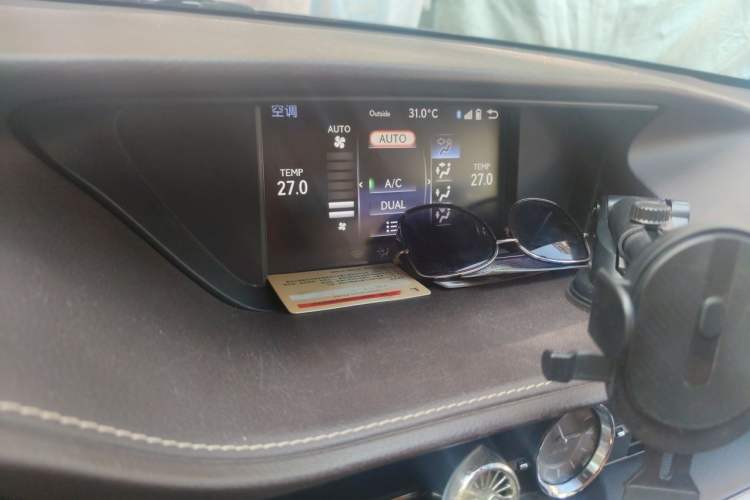 Used Lexus ES 2015 300h Comfort Edition Audio And AC Panel