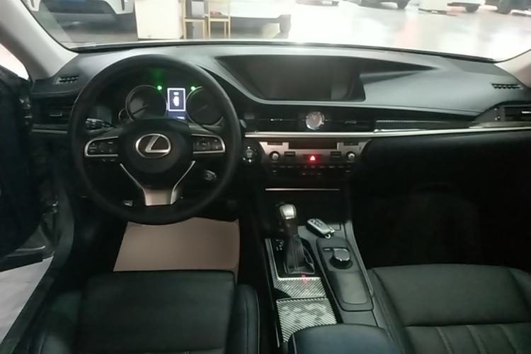 Used Lexus ES 2015 200 Elite Edition Center Console