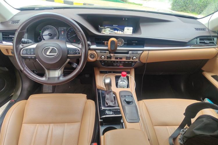Used Lexus ES 2015 250 Elegant Edition Center Console