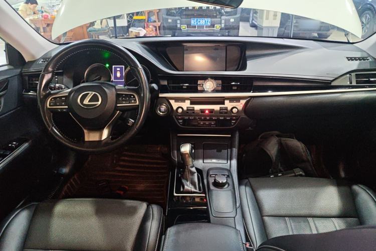 Used Lexus ES 2015 200 Elite Edition Center Console