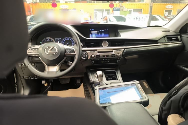 Used Lexus ES 2015 200 Elite Edition Center Console