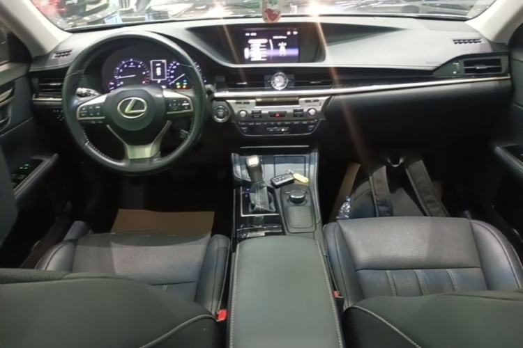 Used Lexus ES 2015 200 Elite Edition Center Console