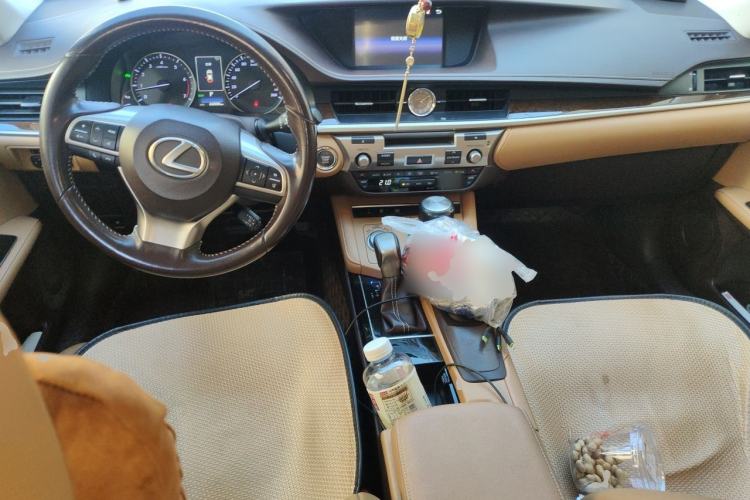 Used Lexus ES 2015 250 Elegant Edition Center Console