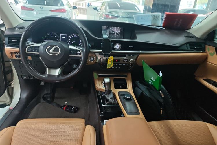 Used Lexus ES 2015 200 Elite Edition Center Console