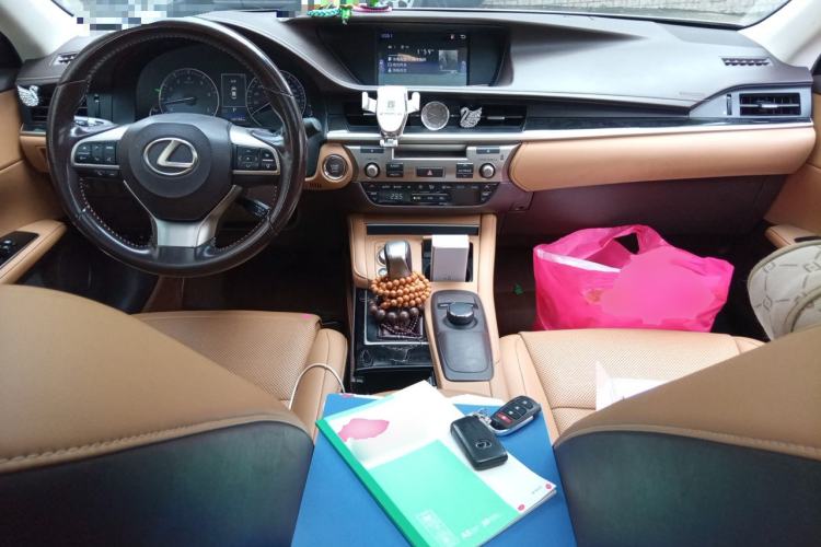 Used Lexus ES 2015 200 Elite Edition Center Console