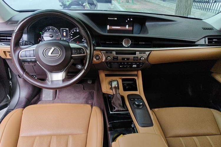 Used Lexus ES 2015 200 Elite Edition Center Console