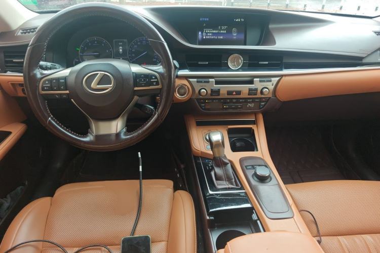 Used Lexus ES 2015 200 Elite Edition Center Console
