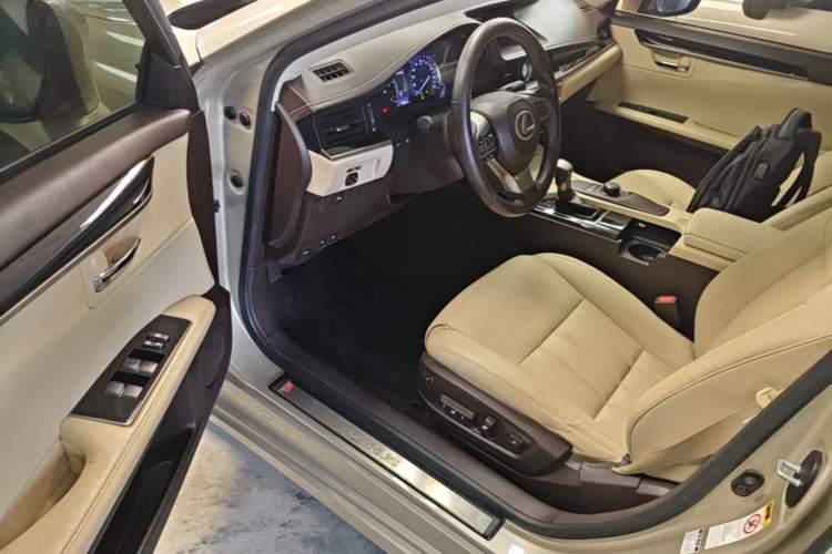 Used Lexus ES 2015 200 Elite Edition Driver Seat