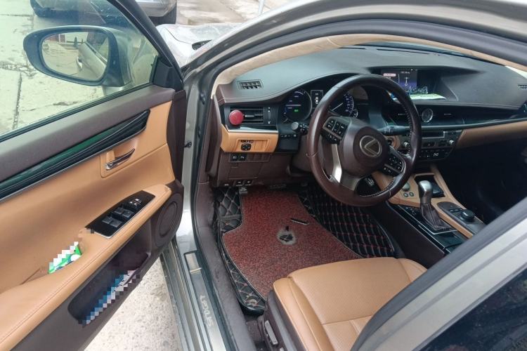 Used Lexus ES 2015 300h Comfort Edition Driver Seat