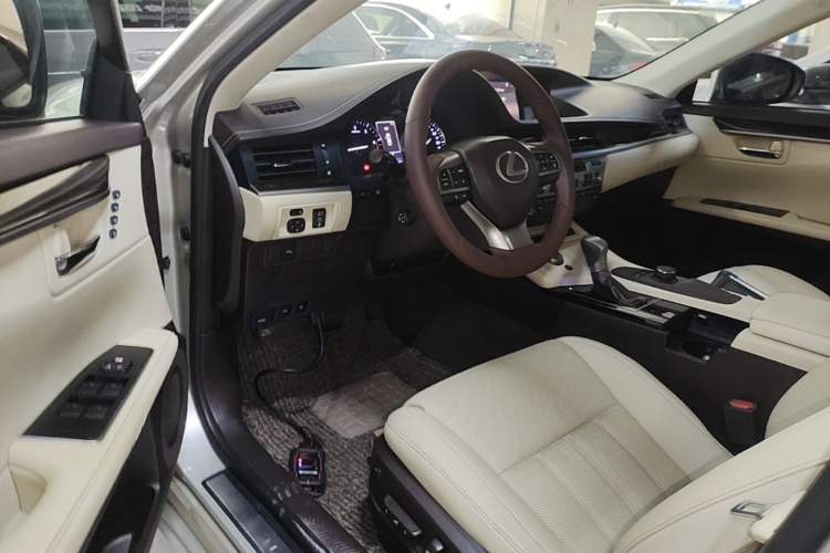 Used Lexus ES 2015 250 Elegant Edition Driver Seat