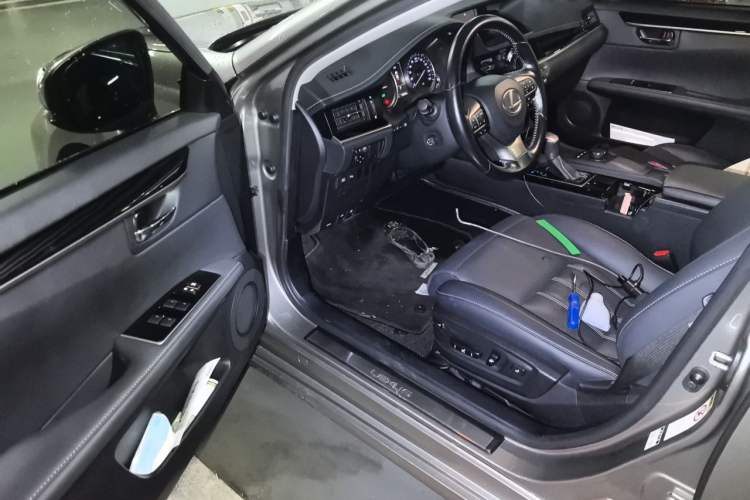 Used Lexus ES 2015 300h Comfort Edition Driver Seat