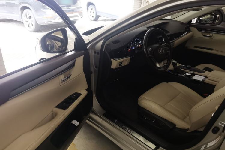 Used Lexus ES 2015 200 Comfort Edition Driver Seat