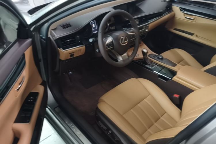 Used Lexus ES 2015 300h Comfort Edition Driver Seat