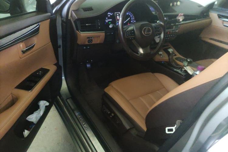 Used Lexus ES 2015 300h Comfort Edition Driver Seat