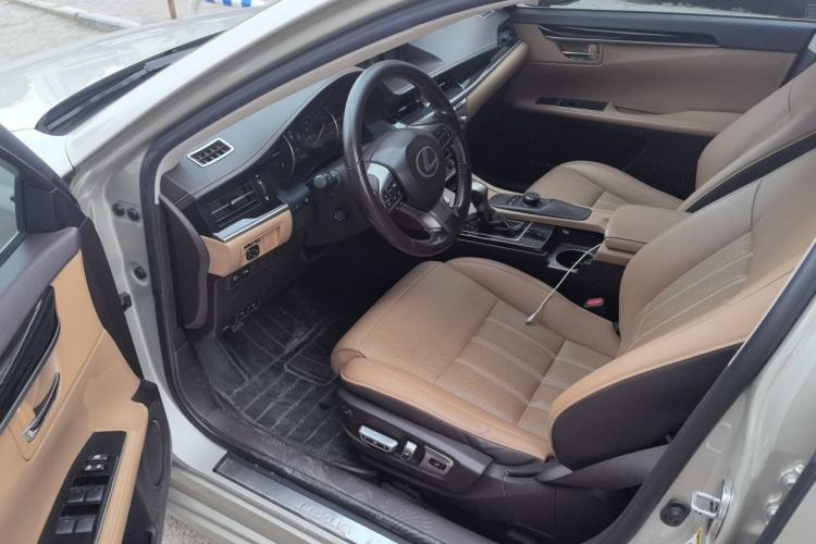 Used Lexus ES 2015 300h Comfort Edition Driver Seat