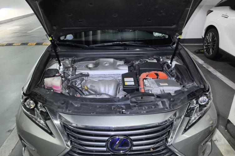 Used Lexus ES 2015 300h Comfort Edition Engine Bay