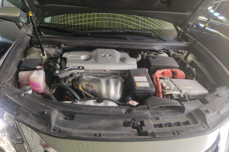 Used Lexus ES 2015 300h Comfort Edition Engine Bay