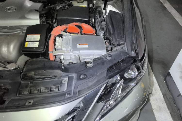 Used Lexus ES 2015 300h Comfort Edition Engine Bay Left