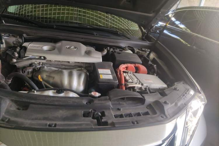 Used Lexus ES 2015 300h Comfort Edition Engine Bay Left