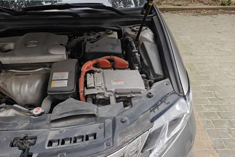 Used Lexus ES 2015 300h Comfort Edition Engine Bay Left