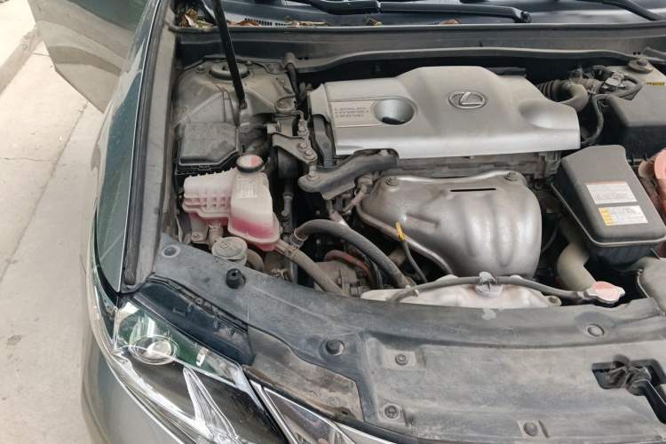 Used Lexus ES 2015 300h Comfort Edition Engine Bay Right