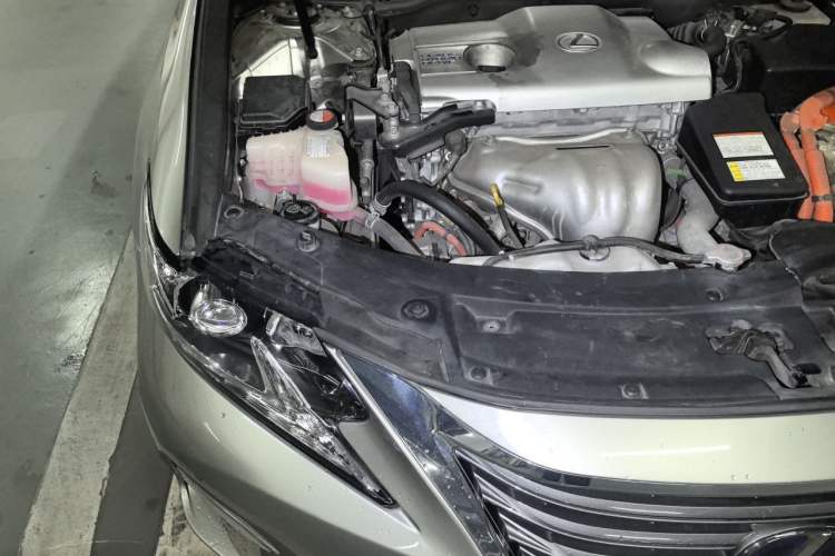 Used Lexus ES 2015 300h Comfort Edition Engine Bay Right