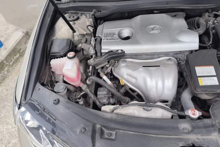 Used Lexus ES 2015 300h Comfort Edition Engine Bay Right