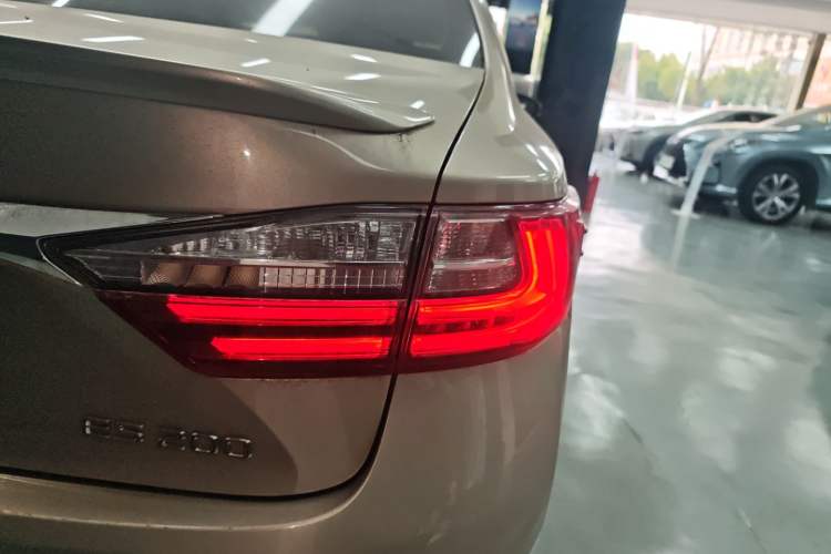 Used Lexus ES 2015 200 Elite Edition Exterior 3