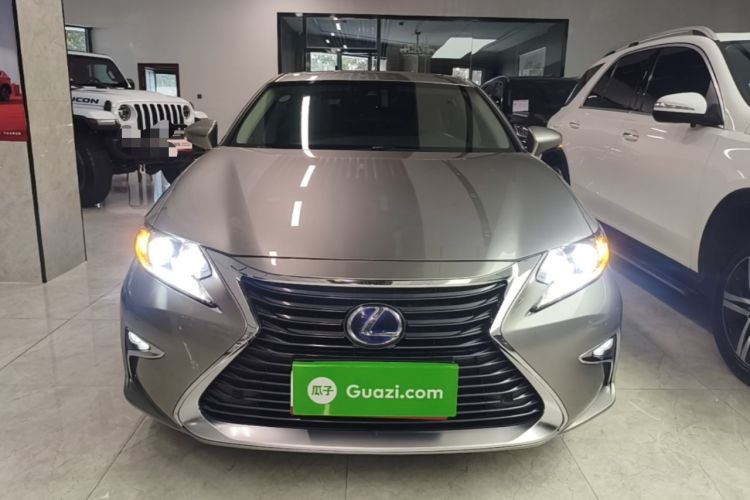 Used Lexus ES 2015 300h Comfort Edition Front