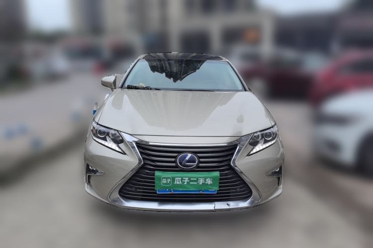 Used Lexus ES 2015 300h Comfort Edition Front