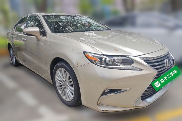Used Lexus ES 2015 250 Elegant Edition Front Right 45 Deg