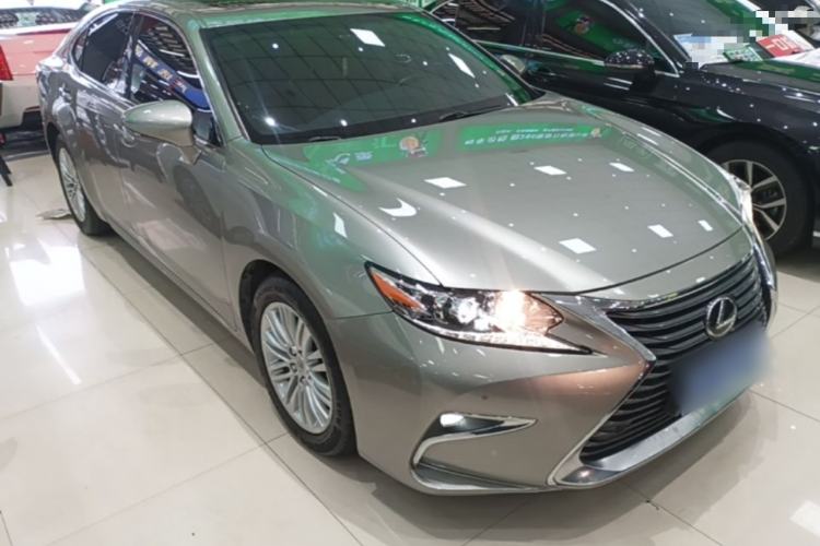 Used Lexus ES 2015 200 Elite Edition Front Right 45 Deg