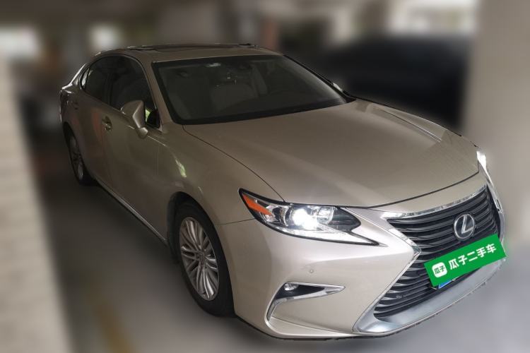 Used Lexus ES 2015 200 Comfort Edition Front Right 45 Deg
