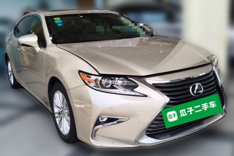 Used Lexus ES 2015 200 Elite Edition Front Right 45 Deg