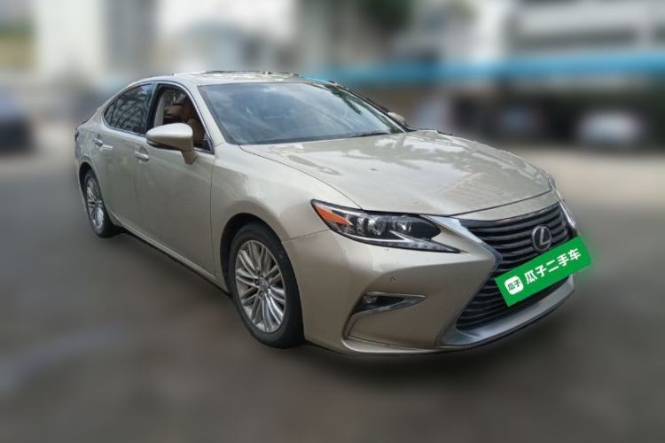 Used Lexus ES 2015 200 Elite Edition Front Right 45 Deg