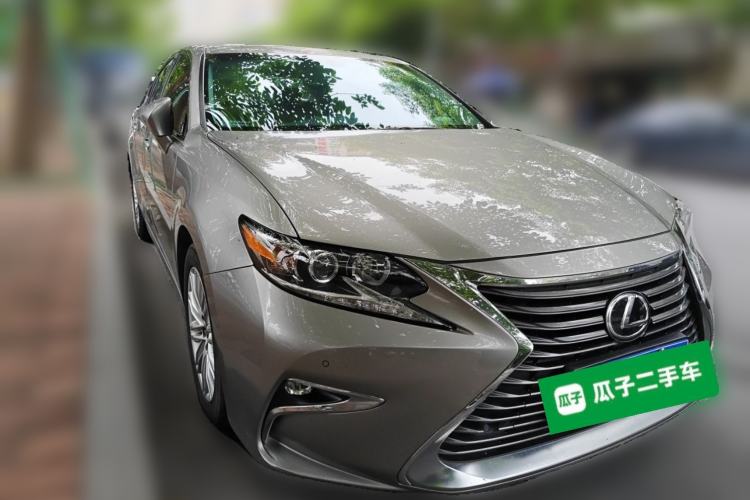 Used Lexus ES 2015 200 Elite Edition Front Right 45 Deg