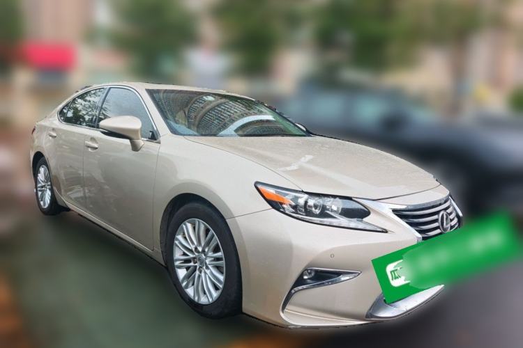 Used Lexus ES 2015 200 Elite Edition Front Right 45 Deg