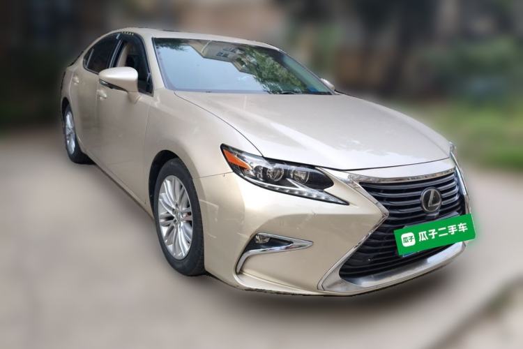 Used Lexus ES 2015 200 Comfort Edition Front Right 45 Deg