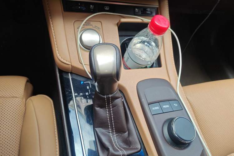 Used Lexus ES 2015 250 Elegant Edition Gear Lever