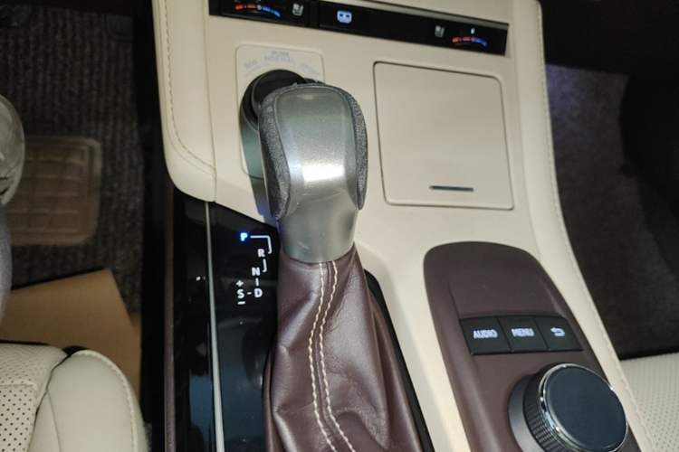 Used Lexus ES 2015 250 Elegant Edition Gear Lever