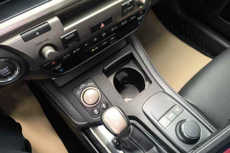 Used Lexus ES 2015 200 Elite Edition Gear Lever