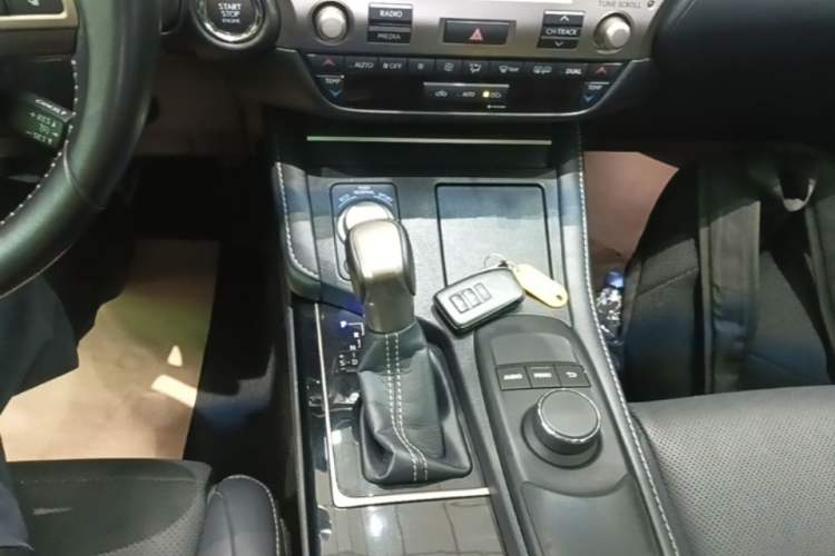 Used Lexus ES 2015 200 Elite Edition Gear Lever