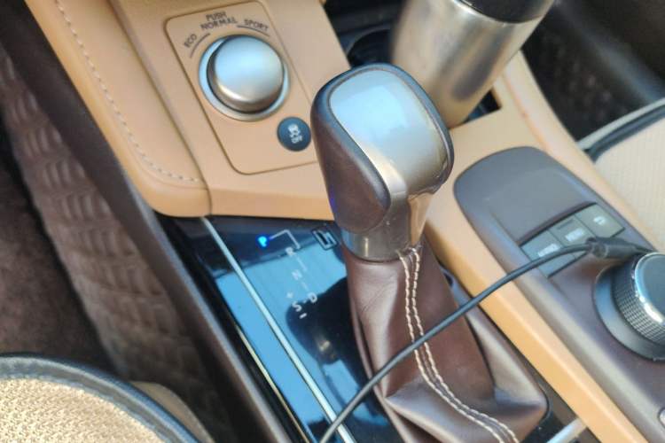 Used Lexus ES 2015 250 Elegant Edition Gear Lever