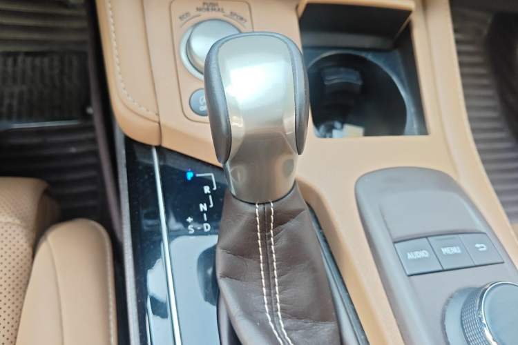 Used Lexus ES 2015 200 Elite Edition Gear Lever