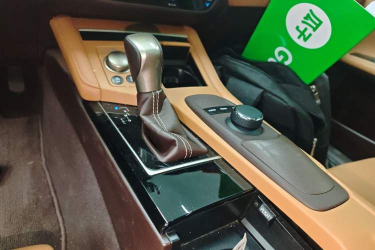 Used Lexus ES 2015 200 Elite Edition Gear Lever