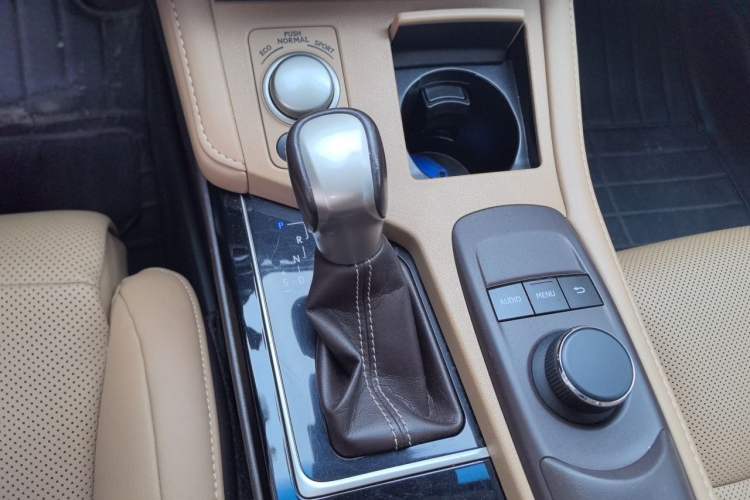 Used Lexus ES 2015 300h Comfort Edition Gear Lever