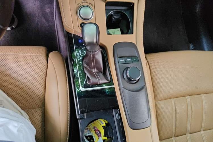 Used Lexus ES 2015 200 Elite Edition Gear Lever