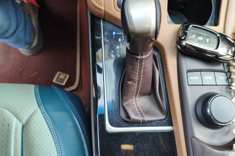 Used Lexus ES 2015 200 Comfort Edition Gear Lever
